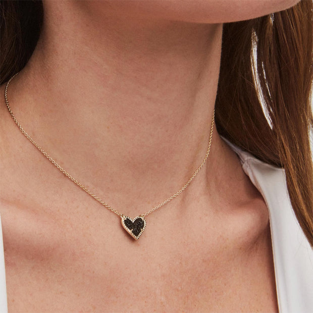 Elegant Women's O-Shaped Necklace with Heart-Shaped Pendant