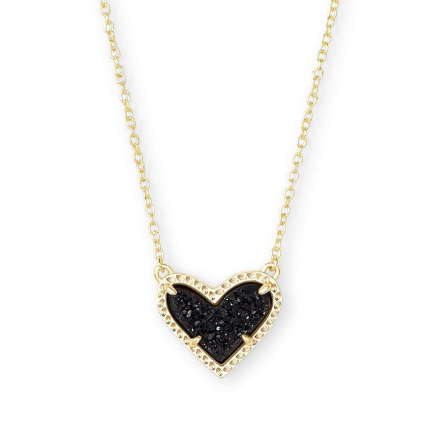 Elegant Women's O-Shaped Necklace with Heart-Shaped Pendant